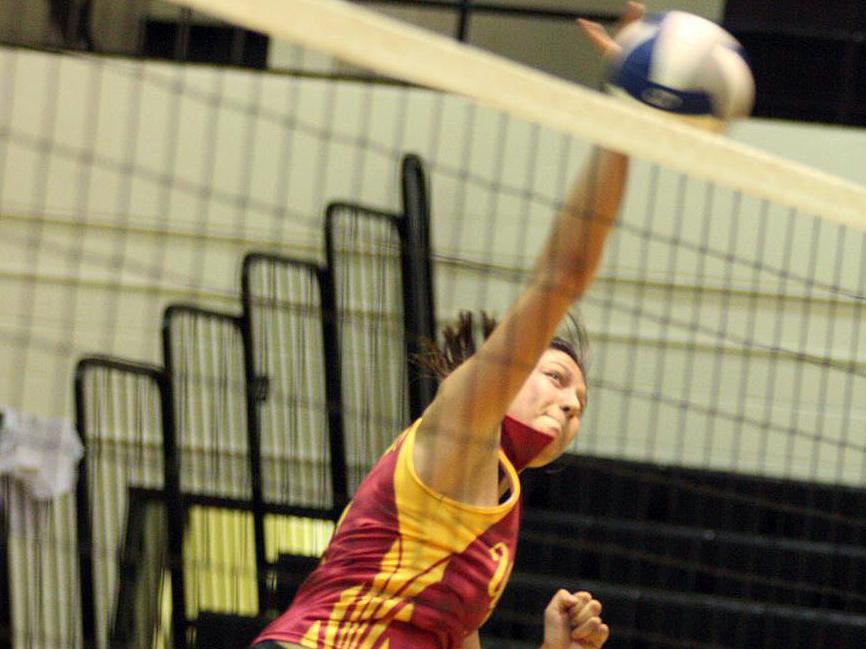 UDC Defeats Bowie in Three Straight Sets
