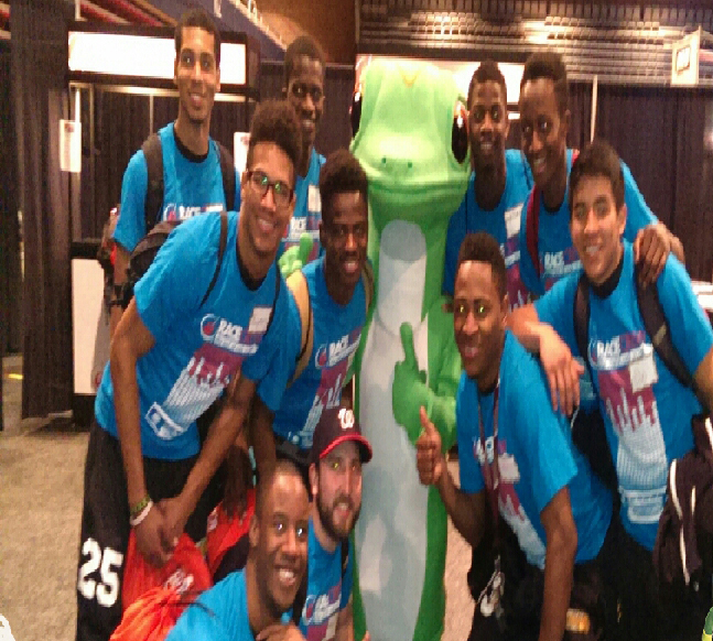 Men&rsquo;s Soccer Volunteers at Rock n&rsquo; Roll DC Marathon