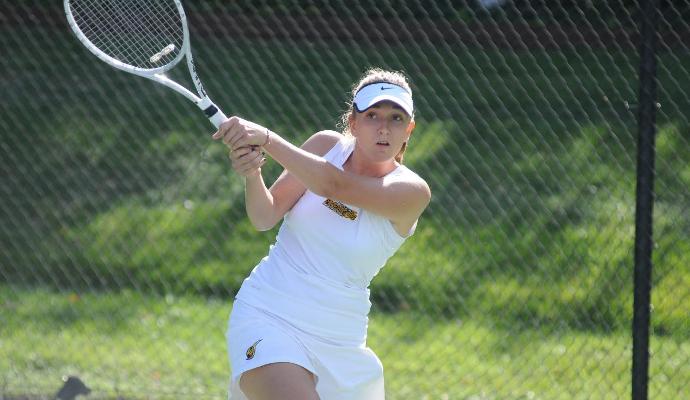Senior Alicia Gallard won her No. 4 singles match, 6-7, 7-5, 10-5.