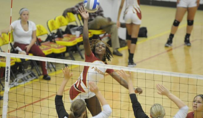 Sophomore Amber Walls had four kills and hit .400 for the night.